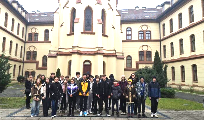 OŠ E. Kvaternika u Klovićevim dvorima i Nadbiskupskom bogoslovnom sjemenišu